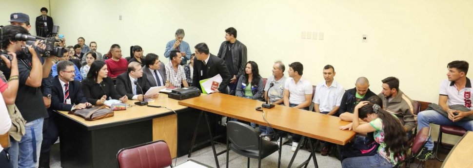 201508030800 de izq a der los defensores publicos carlos arce ana maria esquivel joaquin diaz federico hetter y el abogado victor azuaga espera