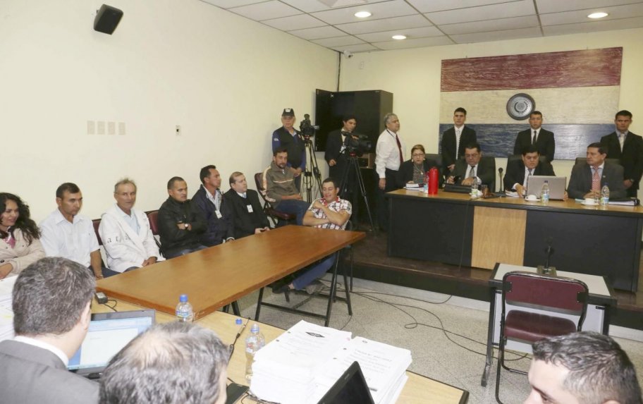 201508031106 un aspecto del juicio oral interrumpido en cuatro ocasiones a la izquierda la mayoria de los labriegos acusados _912_573_1263374